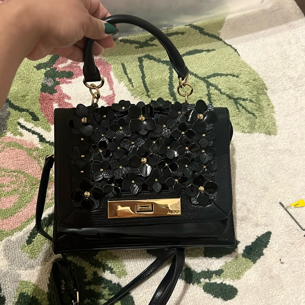 Also shiny leather purse